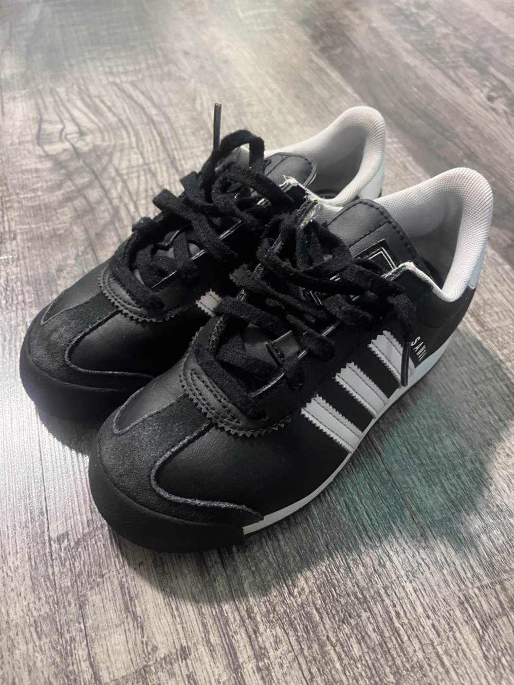 Adidas Samoa Black and White Kids Athletic Sneakers - Classic Size 1 boys girls